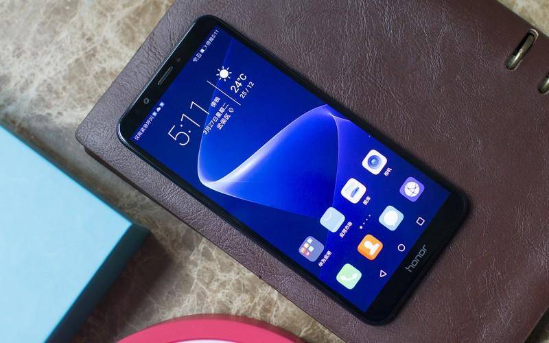 899元就可以购买这么酷炫的神器荣耀畅玩7C全面屏和人脸解锁