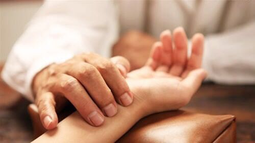 月经推迟早衰,月经总是推迟是卵巢早衰吃什么药