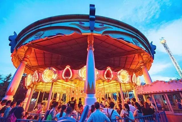 这吃货最爱的皇冠级港城，不仅美色倾城，更有万人蓝海沙滩在等你！