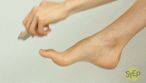 穿了高跟鞋磨脚回家怎么缓解,脚穿高跟鞋怎样防止起老茧