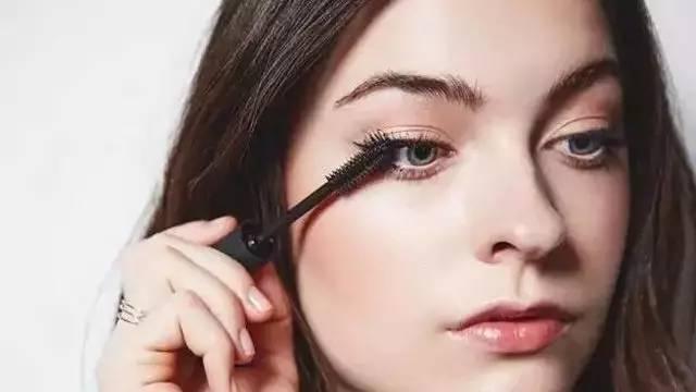 睫毛膏怎么涂好看又自然睫毛长,短睫毛怎么涂睫毛膏技巧