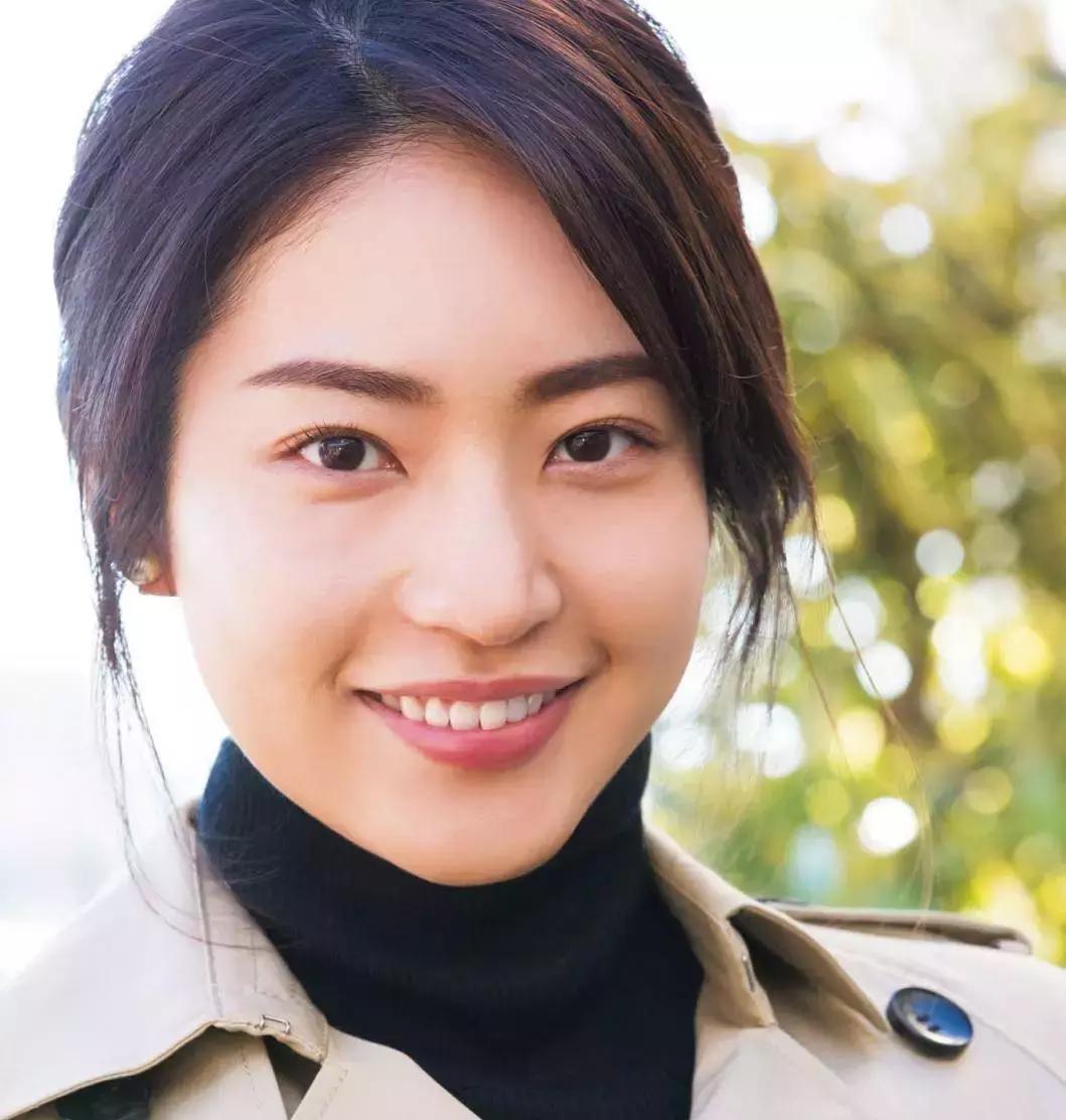 口罩眼镜装扮,口罩眼镜妆容教程