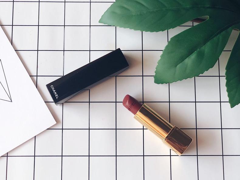 香奈儿丝绒口红58号色涂抹视频,香奈儿唇膏58号