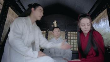 迪丽热巴和刘芮麟滚床单了？心疼周渝民，想娶红衣美娇娘好难