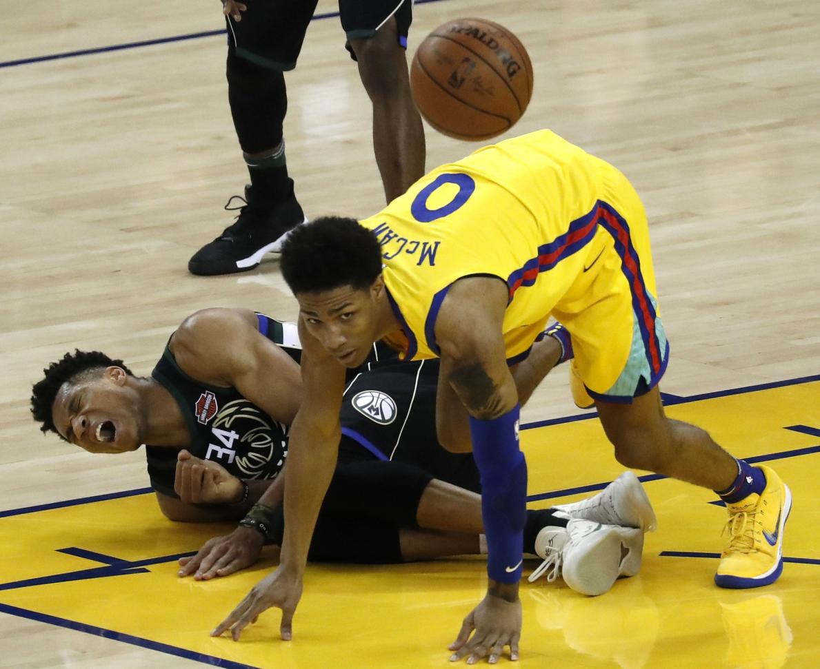 “新库神”连续爆发吓到勇士两员大将，必然会有一人会成为牺牲品