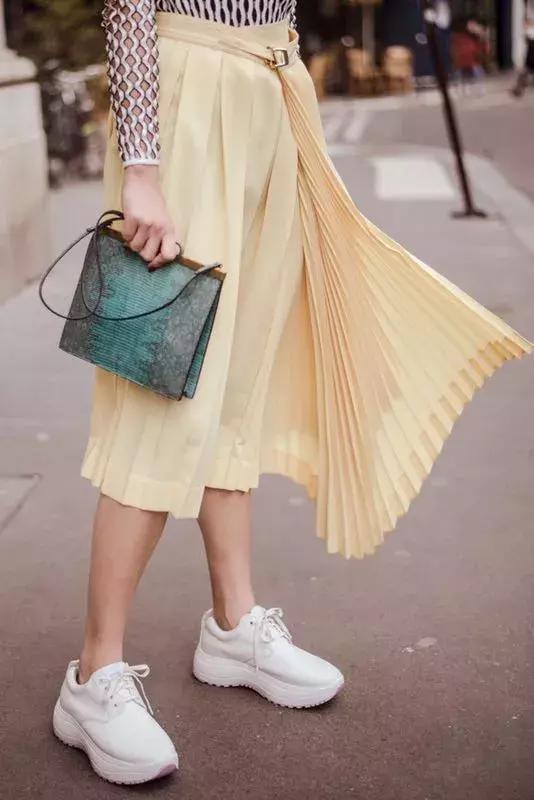 春夏小白鞋新款2022爆款百搭,百搭厚底小白鞋春夏