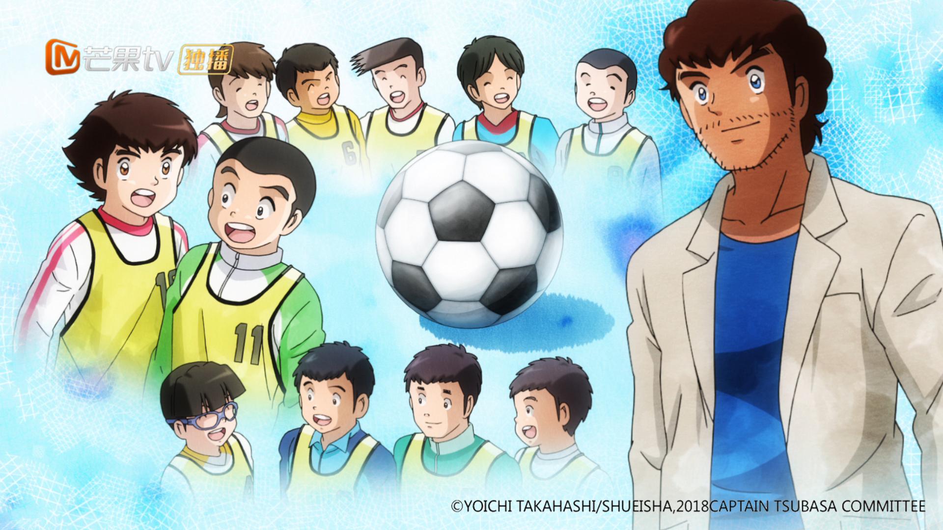 足球场上队员的暖心时刻,希望足球小将们团结奋进再创佳绩