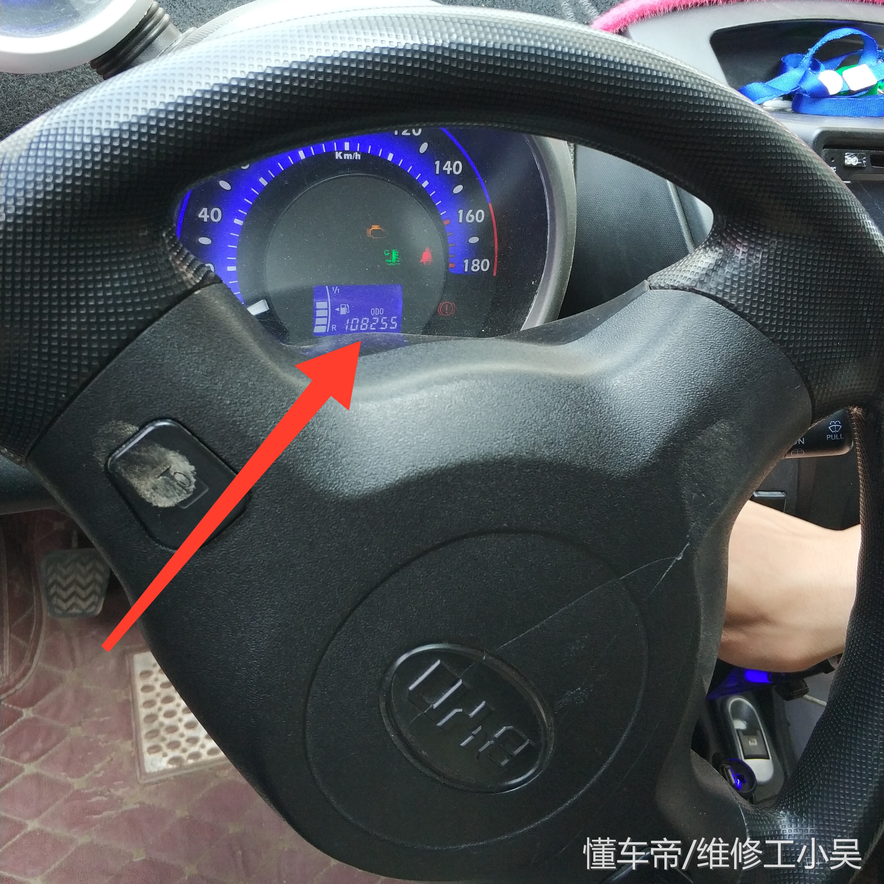 10万公里的比亚迪拧钥匙没反应，车主却把车推到了修理厂检查！