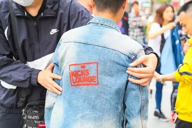 劲话论第四期丨成都sneaker都表白的耐克新鞋，自带增高效果？