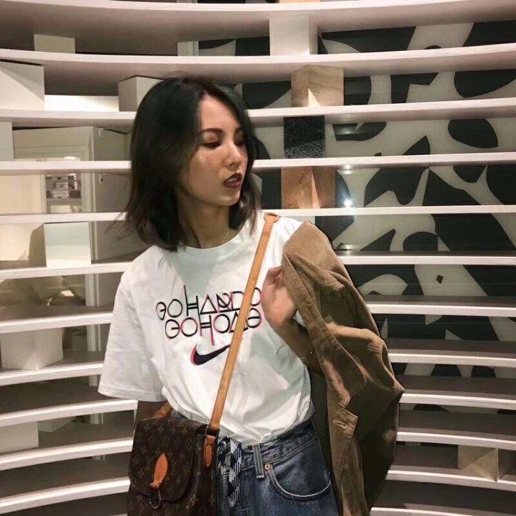 今年流行的ins风短袖t恤,日系潮牌超火ins宽松短袖t恤