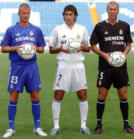 小孩踢足球会影响腿型吗,小孩子踢足球小腿会变粗么