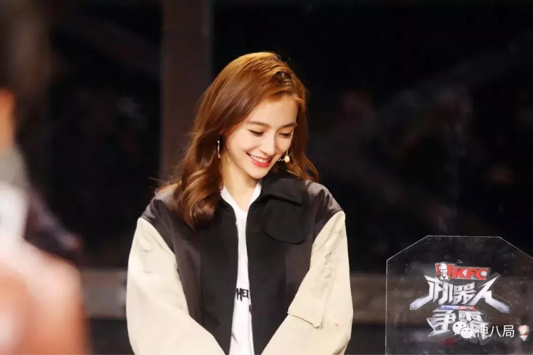 看了一场机器人格斗,我竟被baby和晓明的爱情打动了…