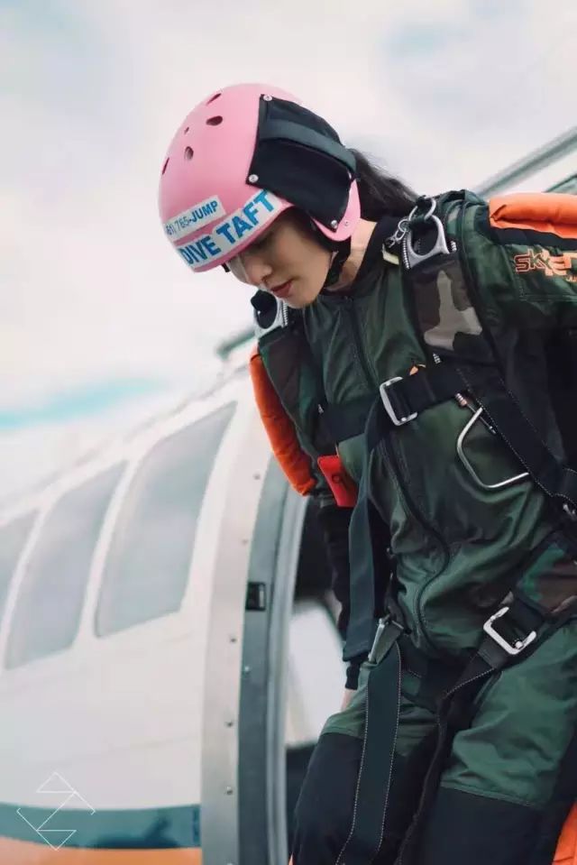 世界最年轻辣妈身材,比基尼走秀夏日套装欧美辣妈