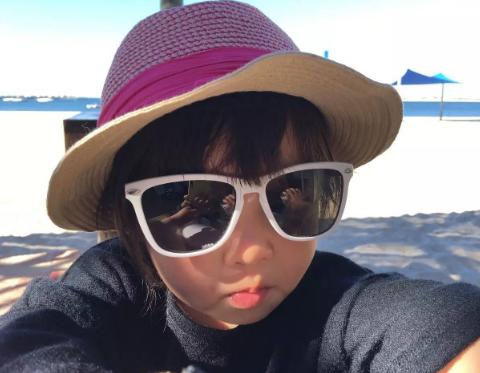 给孩子穿衣打扮,为什么不能把孩子打扮太时尚