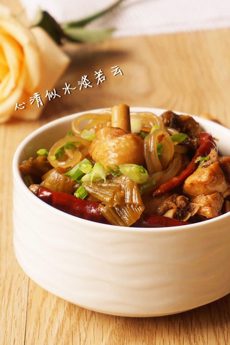 酸菜炖粉条怎么做好吃,酸菜粉条炖鸡最正宗的做法