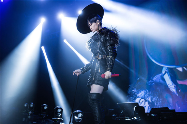 李宇春高定2022,回忆2018年李宇春的演唱会