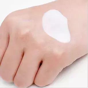 买的安耐晒怎么特别稠,安耐晒怎么不是白色的而是透明的