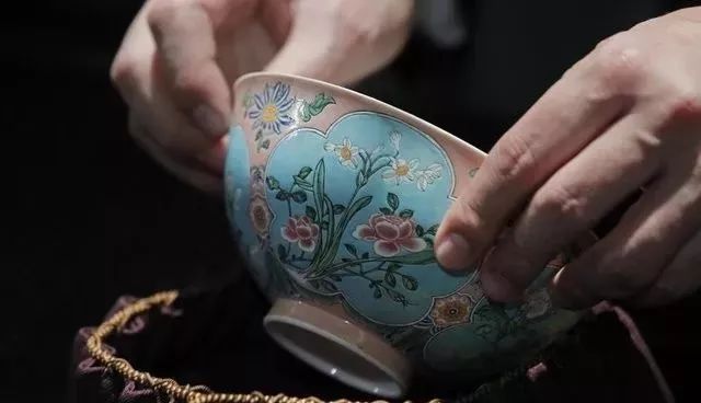 苏富比康熙紫檀双柜拍卖,苏富比康熙五彩杯