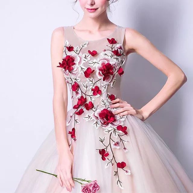 女人一生中必须要拥有这样一条裙子，秒杀众人的一刻爽爆了