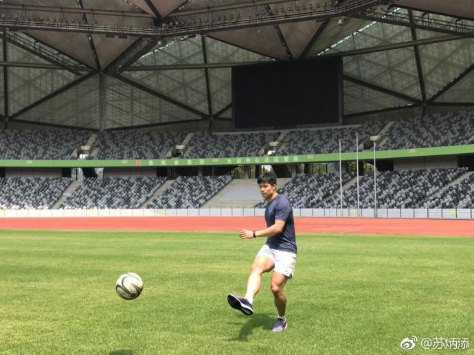 博尔特改行踢足球了吗,运动员模仿博尔特