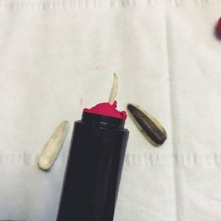 一不小心把口红折断了,一不小心摔断了口红