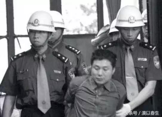 第一悍匪，五个女人为他卖命又*身卖**，八年杀害50人！