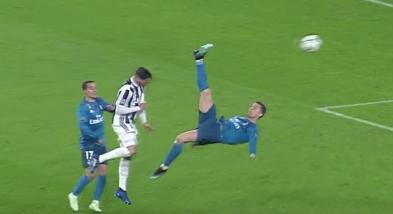 布冯c罗颁奖典礼谈倒钩,布冯面对c罗惊天倒钩