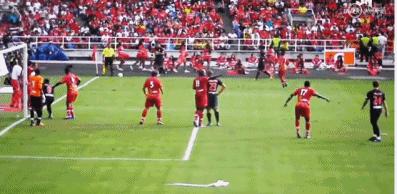 外媒评c罗超远吊射神仙球,c罗惊世倒钩足球小将