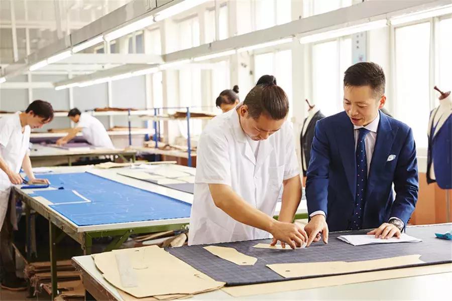 保时捷让人着迷,西装革履保时捷