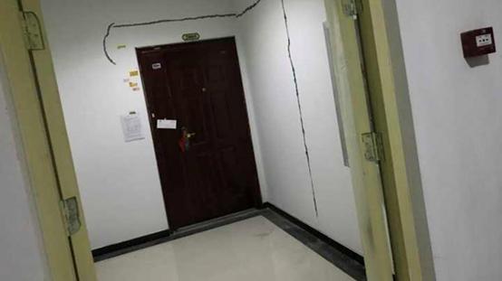 墙体有点裂缝咋处理,墙体有轻微裂缝怎样处理