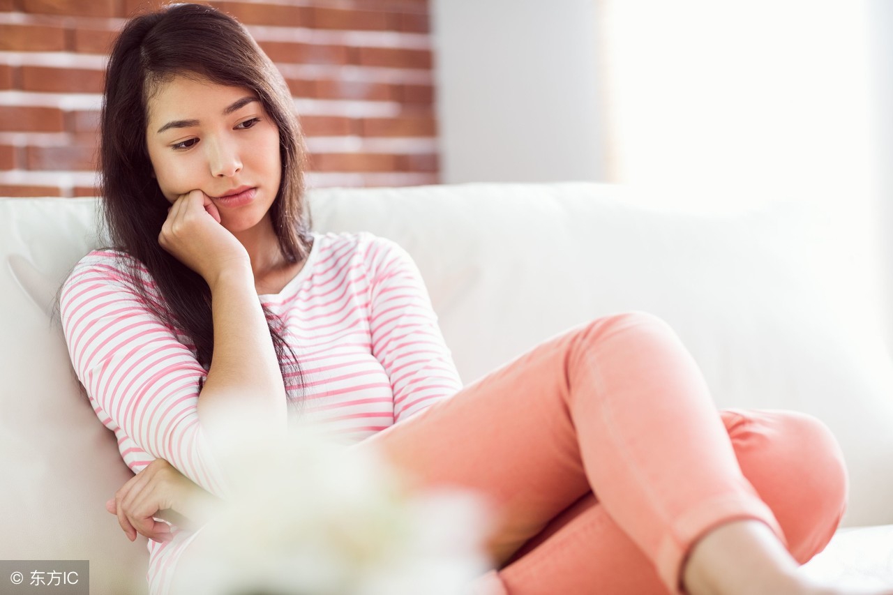 早孕期间有褐色分泌物医生让住院,孕妇怀孕早期褐色分泌物怎么回事