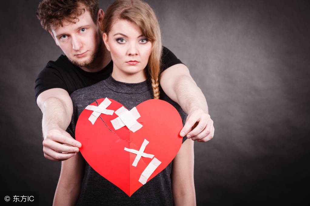 哪一瞬间让你发现不爱对方了,一个人彻底不爱你的反常表现