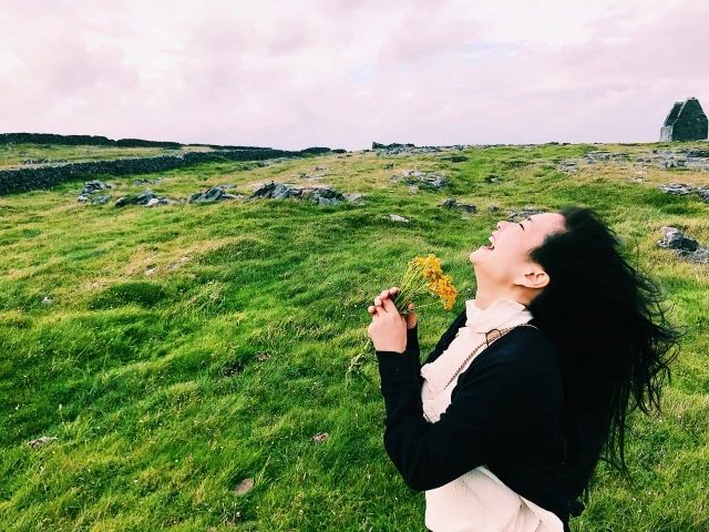 旅行中遇到很喜欢一个女孩怎么办,在旅行中遇到朋友