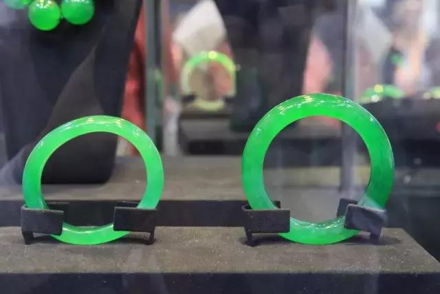 最美的翡翠玉手镯,最美玉手镯各种款式