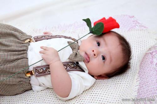 宝宝取名字大气有出息的男孩名字,怎么样给男宝宝起名字好听洋气