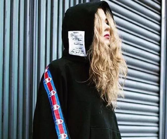 权志龙最爱哪些潮牌,权志龙最喜欢的香奈儿包包