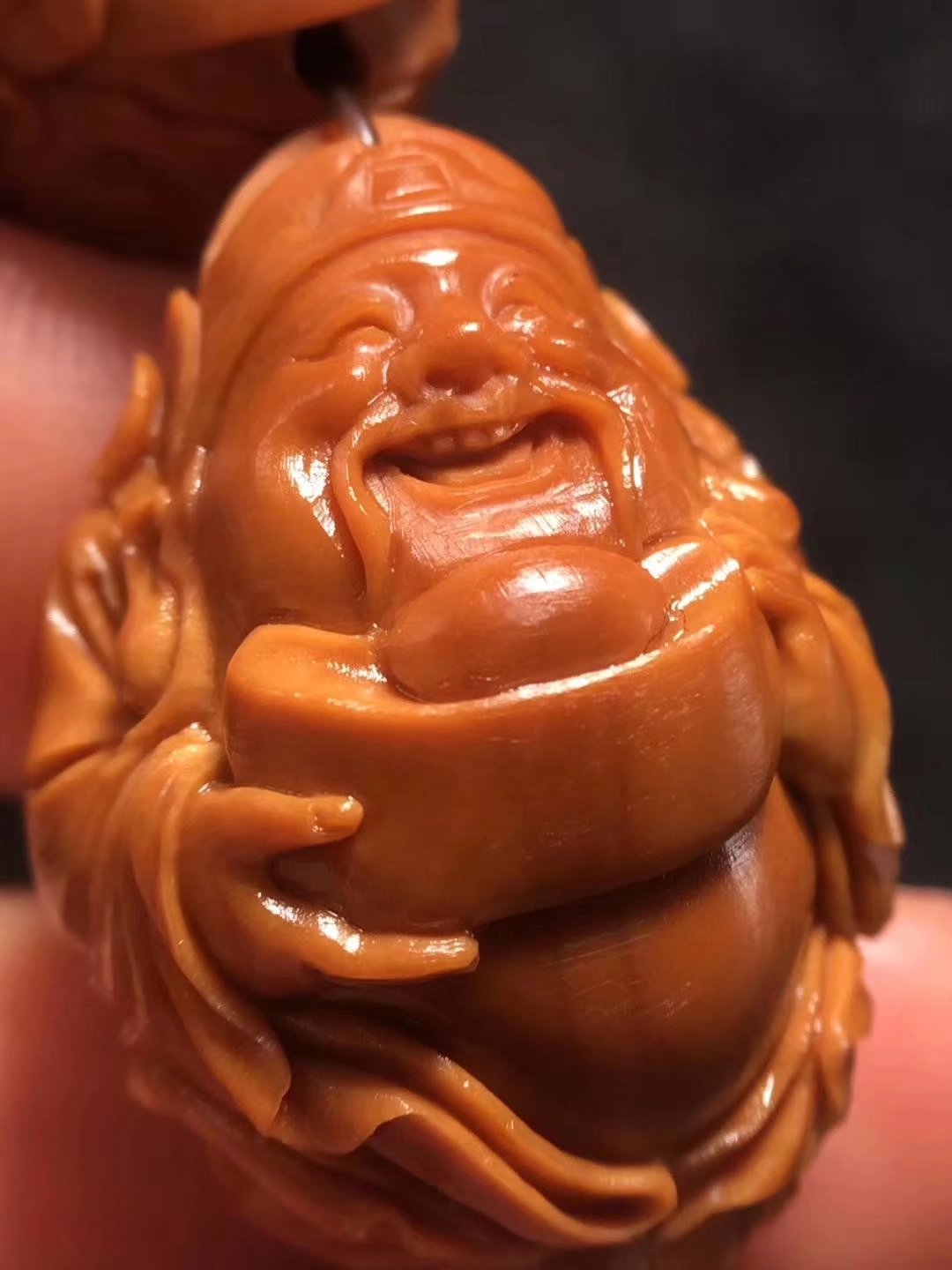 橄榄核雕有哪些套路,橄榄核小籽雕刻师