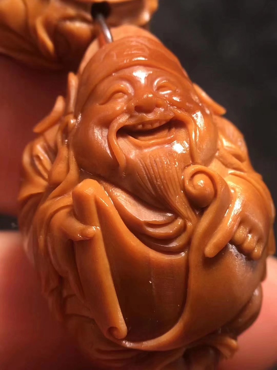 橄榄核雕有哪些套路,橄榄核小籽雕刻师