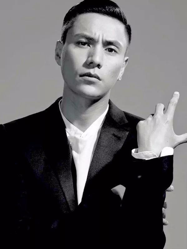 圆脸发际线高的男生适合什么发型,发际线高头发稀少发型男