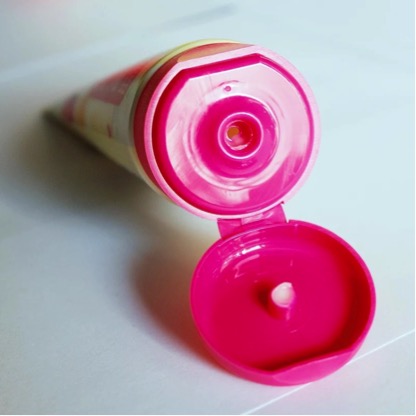 德国甘菊护手霜怎么用更白,护手霜的正确用法真的管用吗