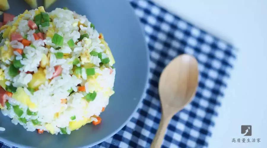 菠萝怎么切能掰出小块的,菠萝只用刀怎么削