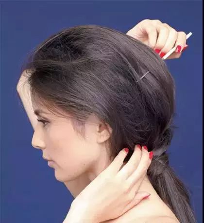 超短烫发刘海怎么扎头发简单好看,40岁的女人烫发后咋扎头发