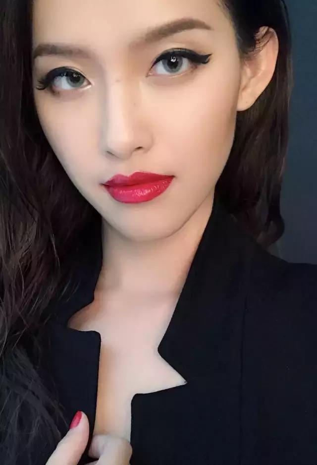 美瞳掉色?含水量是什么?怎么戴才正确,这一篇全搞定!