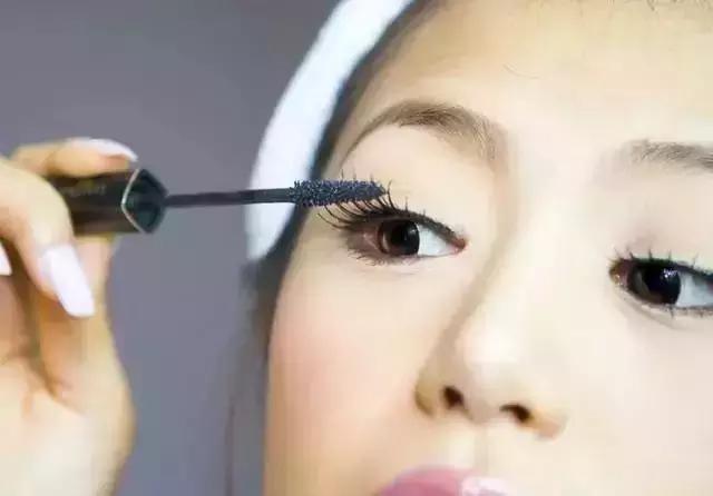 睫毛短如何夹睫毛,刷睫毛小窍门短睫毛秒变睫毛精