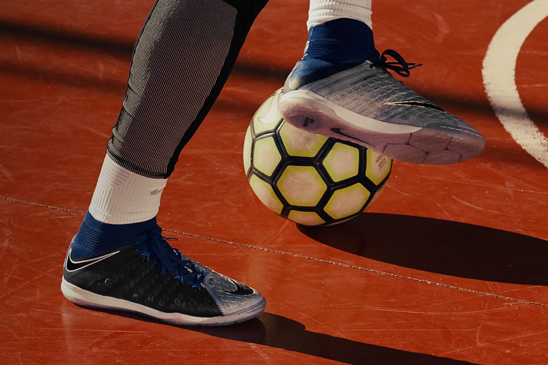 足球鞋美津侬和亚瑟士缓震,足球鞋中底软会怎么样