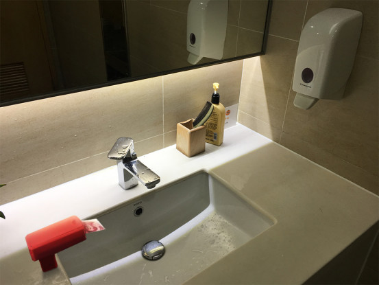 冒死闯进各大互联网企业厕所*拍偷**,没想到厕所之王竟然是......