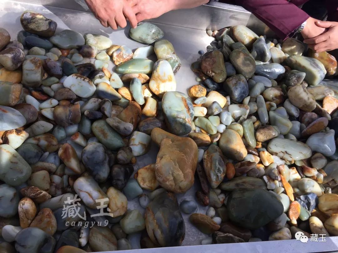 和田市籽料巴扎在哪里,和田巴扎上的大籽料