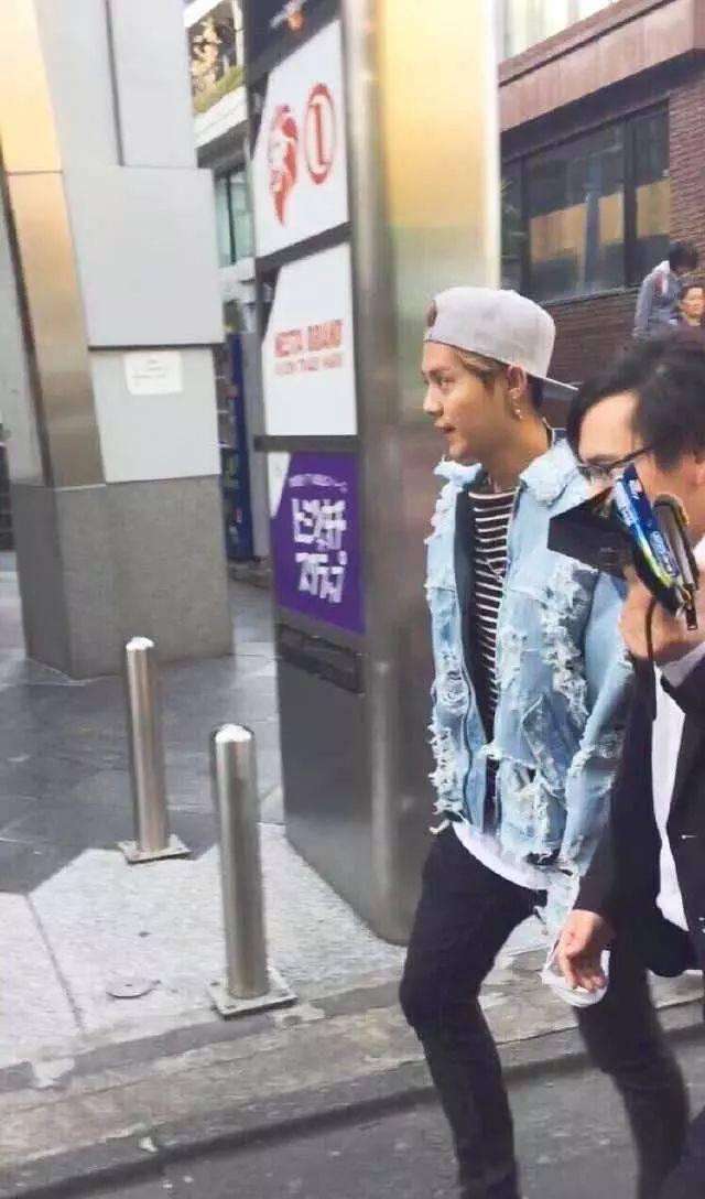 鹿晗被撩人,鹿晗被路人偶遇的视频