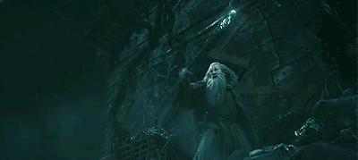 时尚高端珍珠扣丝巾高贵系法配饰,丝巾怎么系比较好看而且简单方便