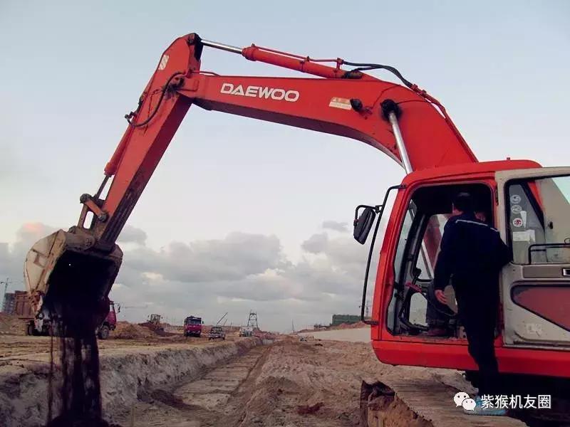 日立挖机液压油高温怎么解决,挖机液压油高温解决方案